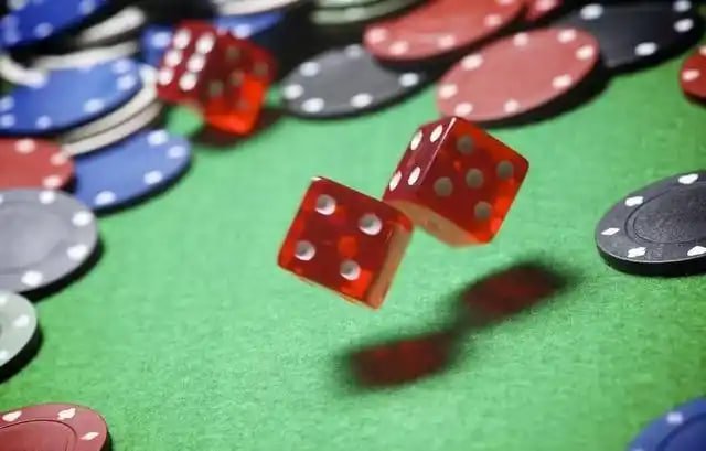 olxtoto vip live roulette table layout showing bet placement areas, live dealer wheel, and real-time betting interface on mobile